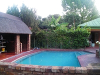 Mommy's Guest House - Pool